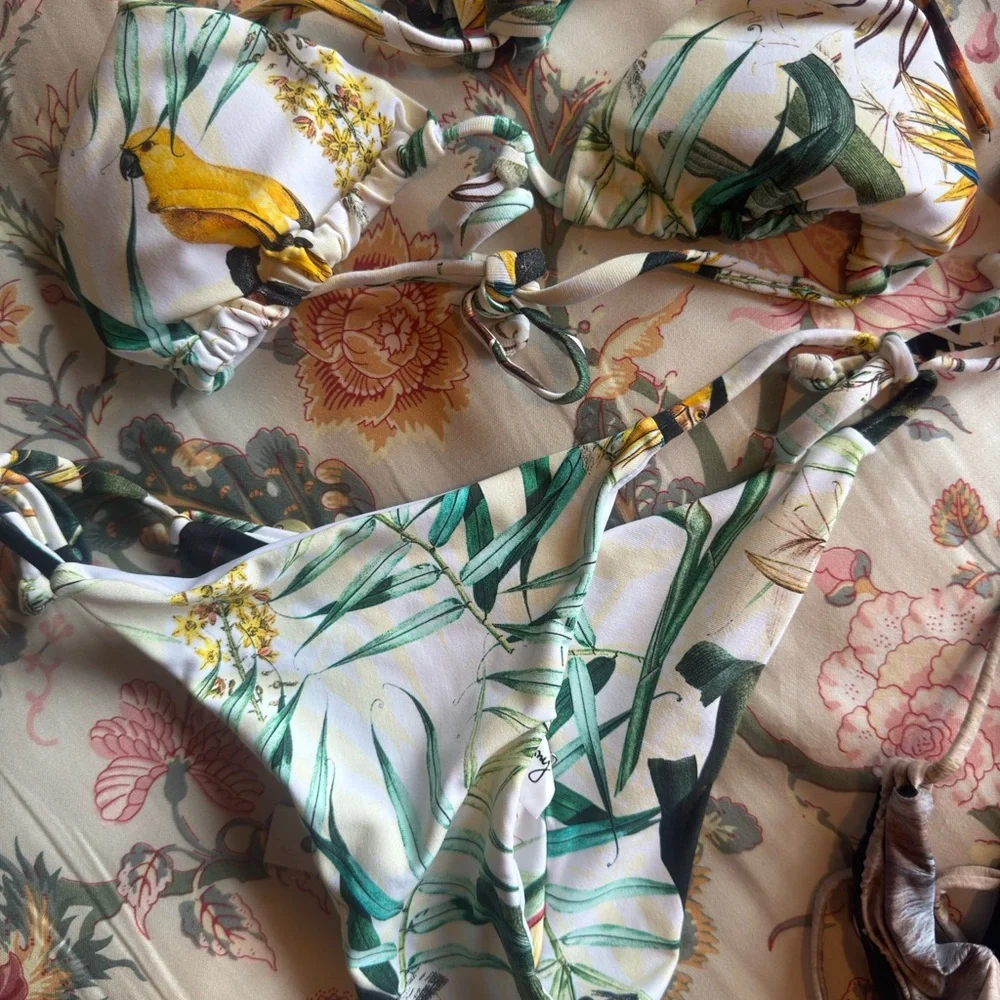 Floral Bikini Set with Tropical Print - Picture 3 of 4